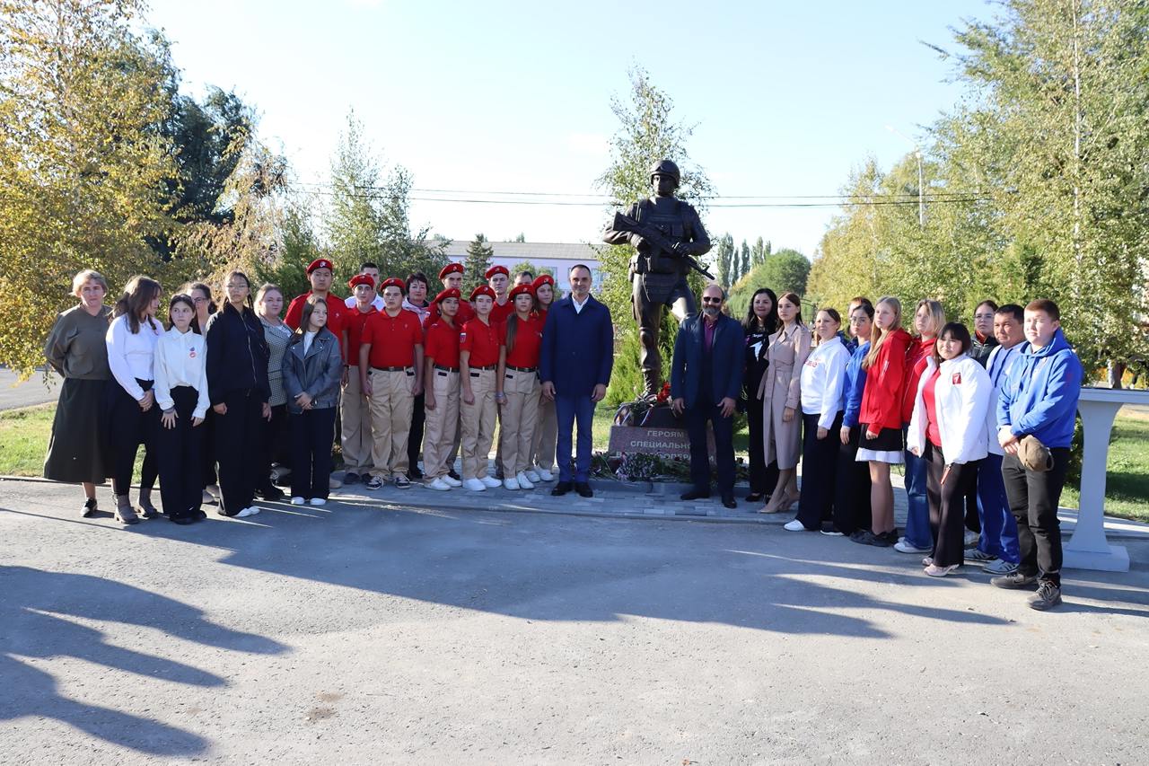 Памятник героям СВО открыли в Питерке